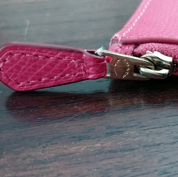 Coach clutch style like new - Picture 3 of 7